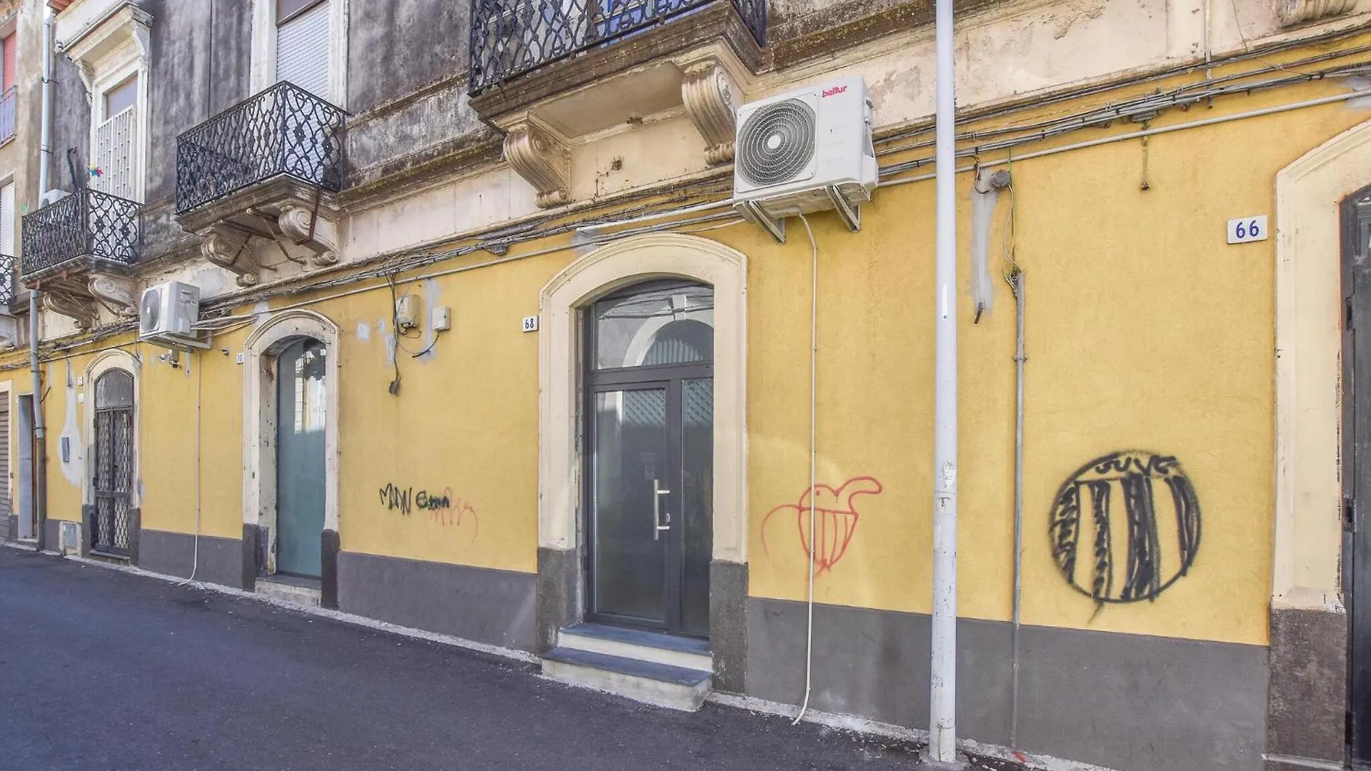Awesome Apartment In Catania With Wifi 0*,